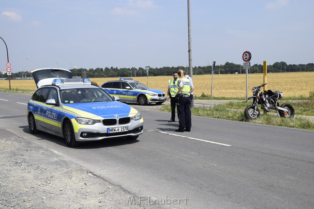 Schwerer Krad Pkw Unfall Koeln Porz Libur Liburer Landstr (Krad Fahrer nach Tagen verstorben) P061.JPG - Miklos Laubert